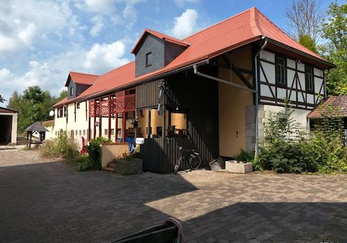 Wohn-, Wirtschafts- und Restaurantgebäude