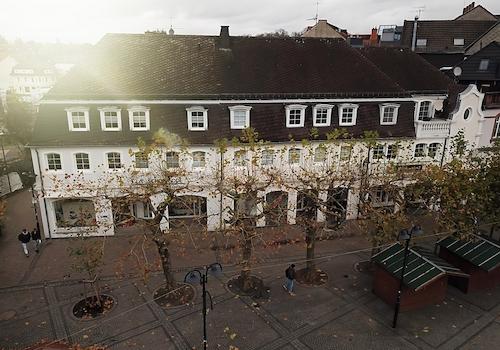 Am Schloßplatz 2 nahe