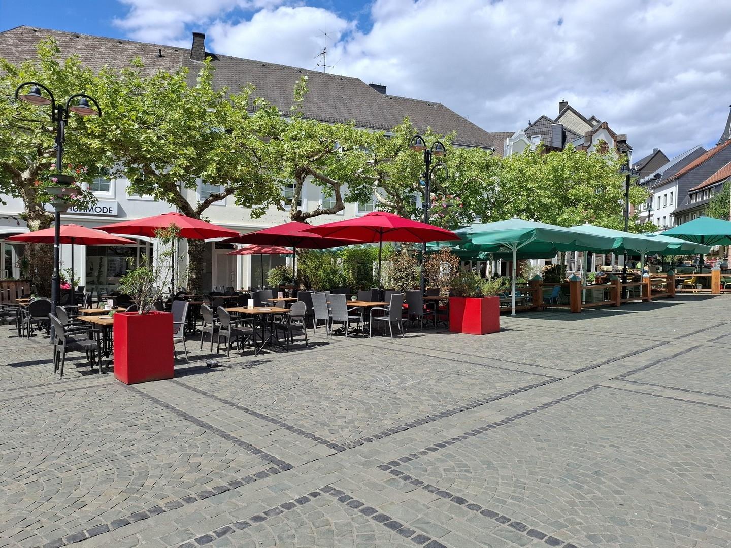 Sicht von Platz auf Objekt