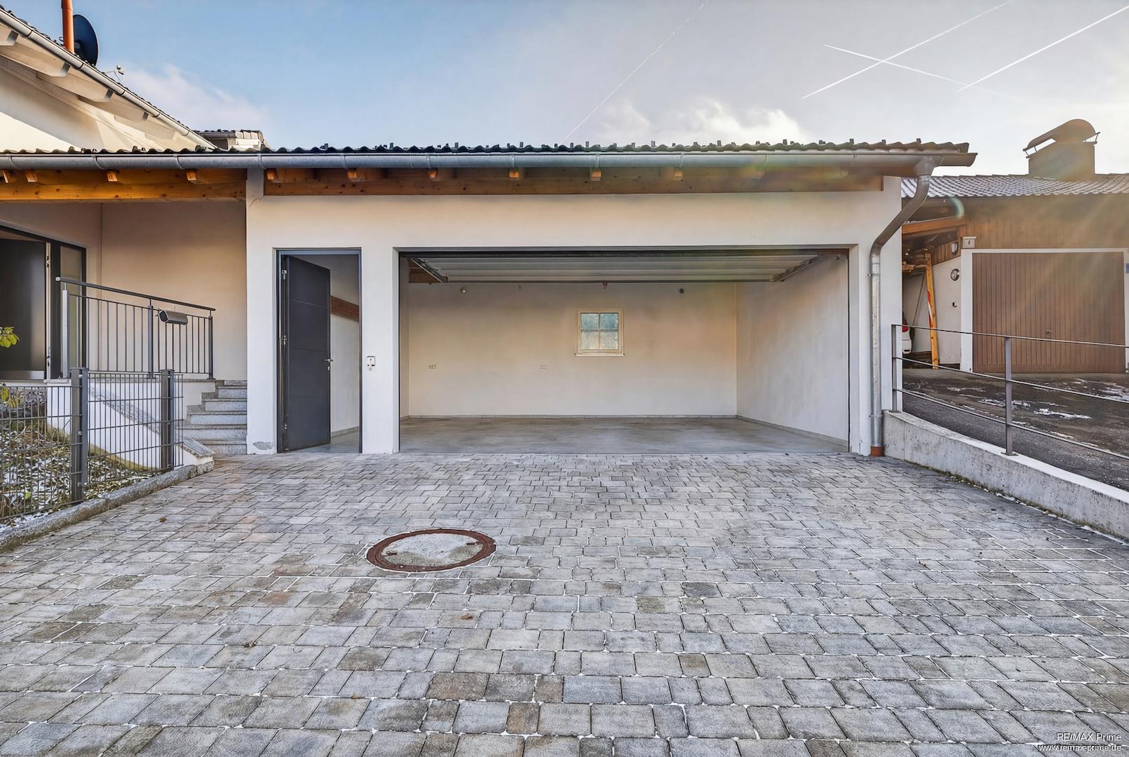 Doppelgarage-Parken-Hauszugang