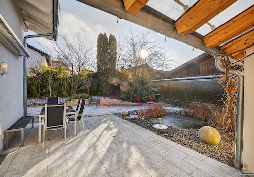 EG überdachte Terrasse-Gartenblick