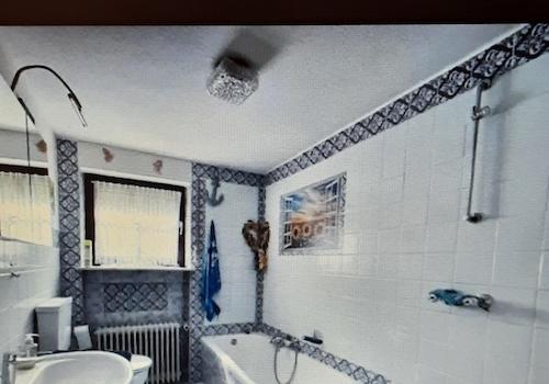 UG Badezimmer mit Wanne