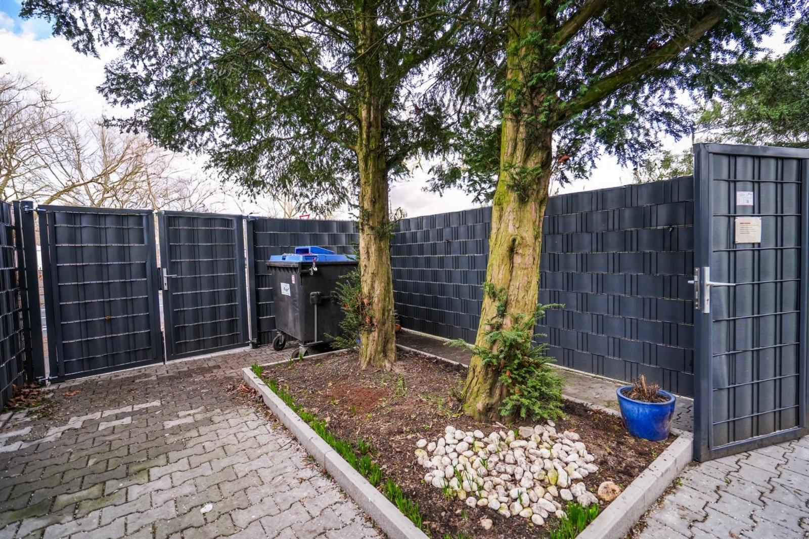 Abstellplatz für Mülltonnen