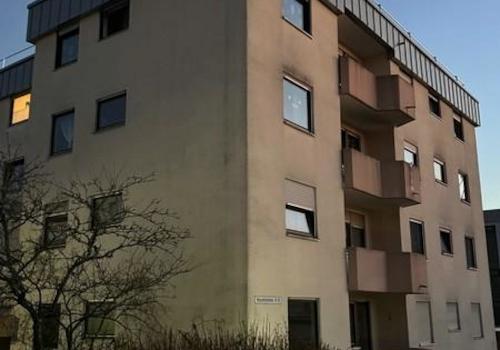 3 Straßenseite mit Balkonen