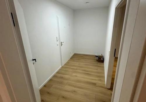 9 Blick von Küche in Flur