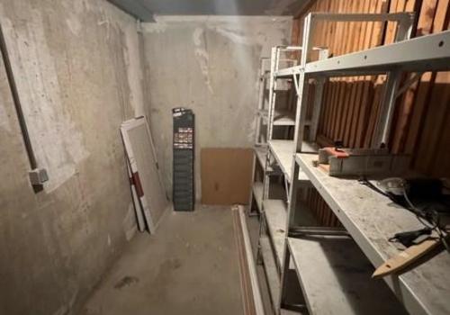 24 großer Kellerraum