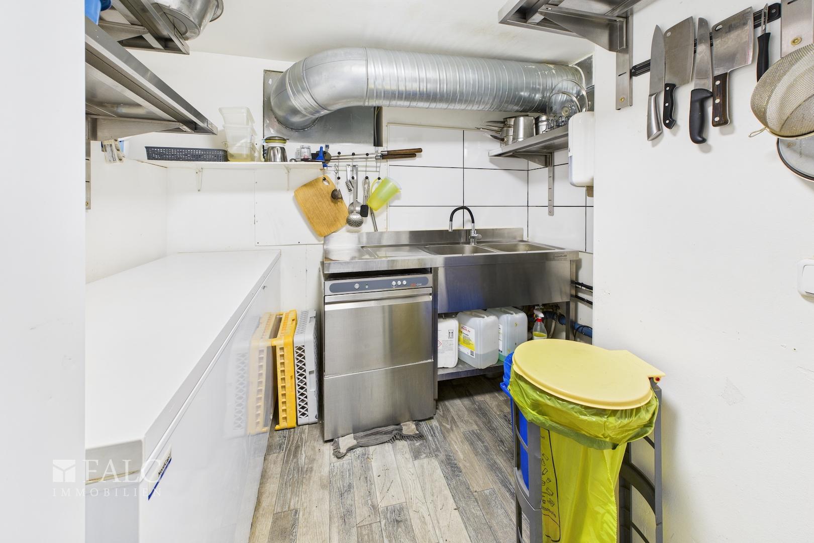 CAM04294G0-PR0028-STILL011