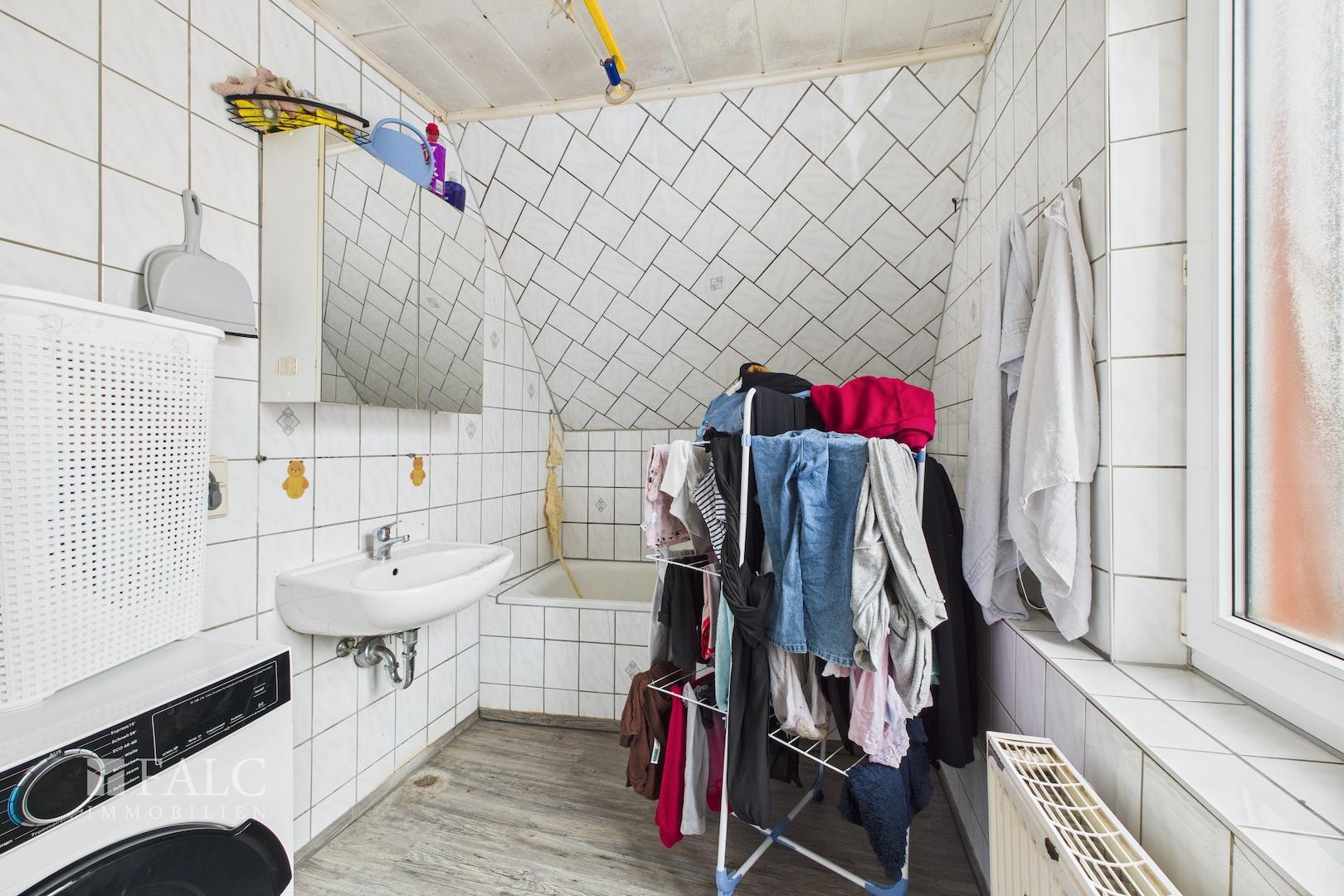 CAM04294G0-PR0028-STILL036