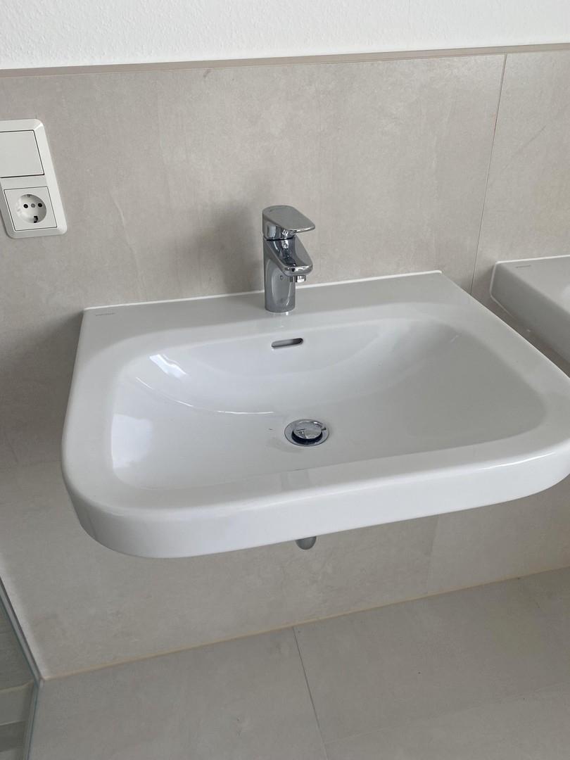 Hauptbad Doppelwaschbecken