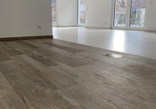 Blick von Küche ins Wohnzimmer