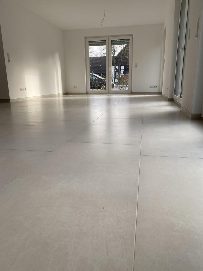 Blick vom Esszimmer ins Wohnzi