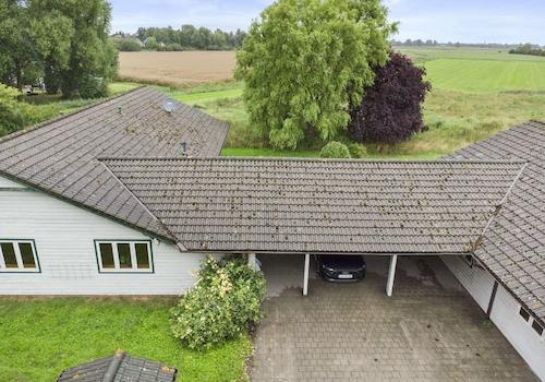 Carport für zwei Fahrzeuge  plus Fahrräder