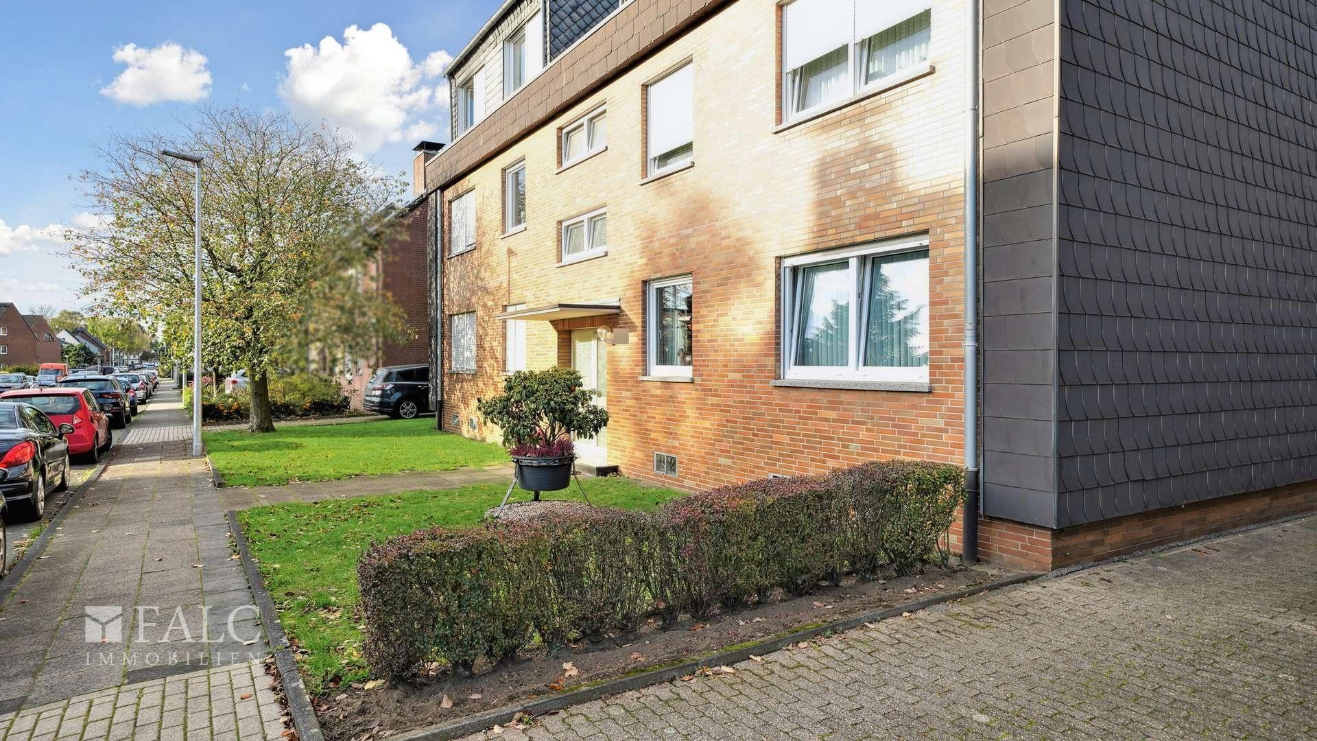 Hauseingang mit Ziergarten