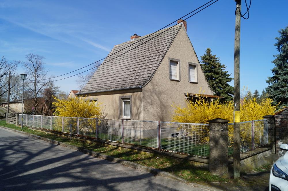 Wohnhaus straßenseitig