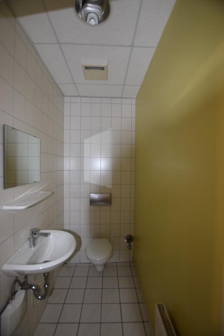 Mitarbeiter WC unten