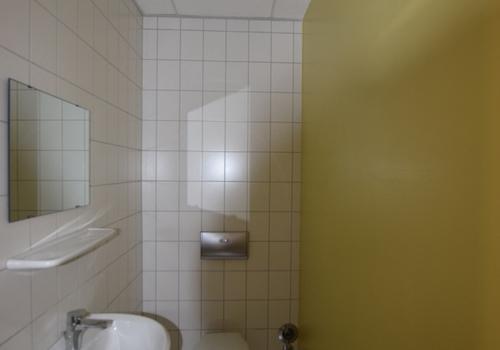 Mitarbeiter WC unten