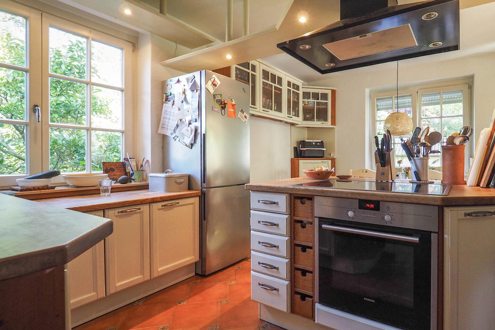  schicke offene Küche..