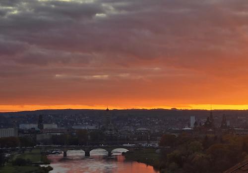 Die Aussicht - Abenddämmerung - vom Penthouse auf Dresden
