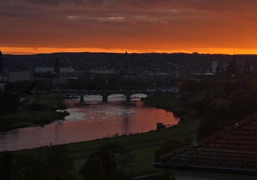 Die Aussicht - Abenddämmerung - vom Penthouse auf Dresden