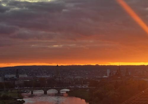 Die Aussicht - Abenddämmerung - vom Penthouse auf Dresden