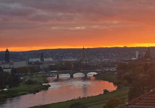 Die Aussicht - Abenddämmerung - vom Penthouse auf Dresden