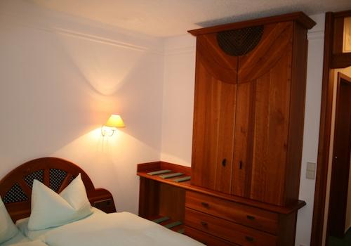 Zimmer und Möblierung