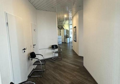 Flur zwischen Praxisräumen