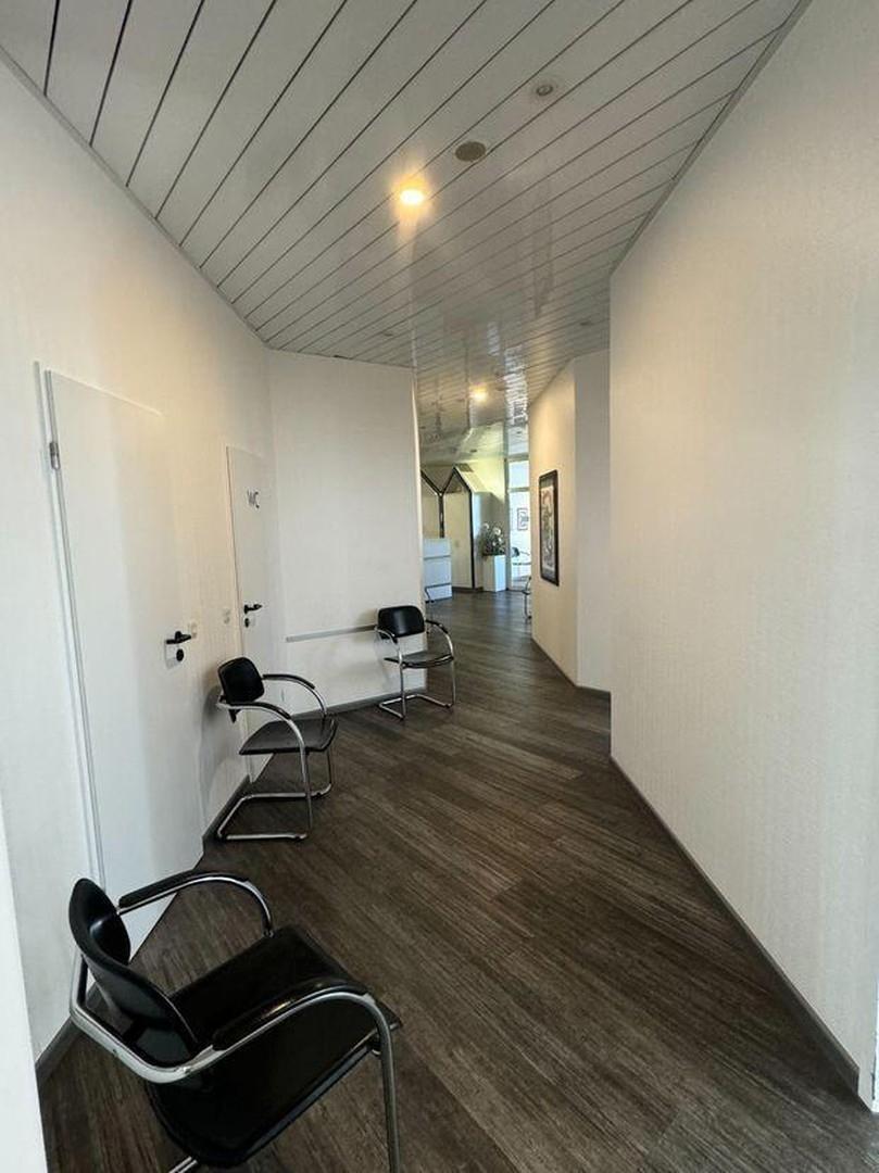 Flur zwischen Praxisräumen