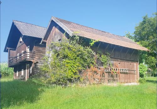 Die Ansicht vom Haus und der Scheune