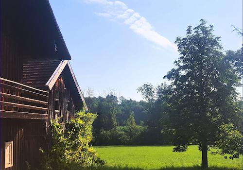 Das Haus mit einer märchenhaften Aussicht auf Wiesen und Wälder