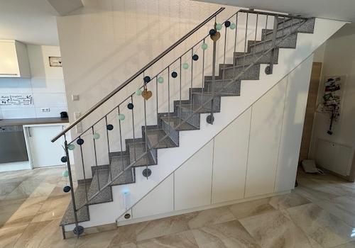 Treppe mit Einbauschrank