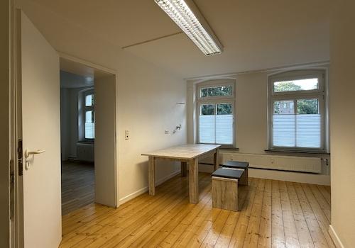 Gewerbe EG links Büro