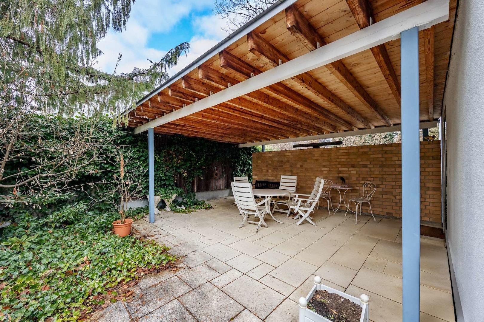 Überdachte Terrasse