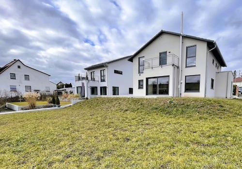 Ansicht Süd-Ost mit Garten