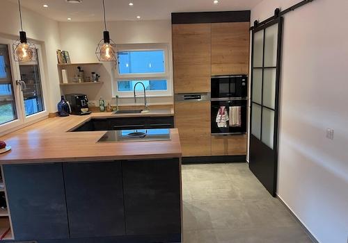 Küche mit Speisekammer