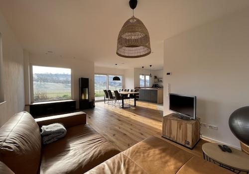 Wohnzimmer und Esszimmer