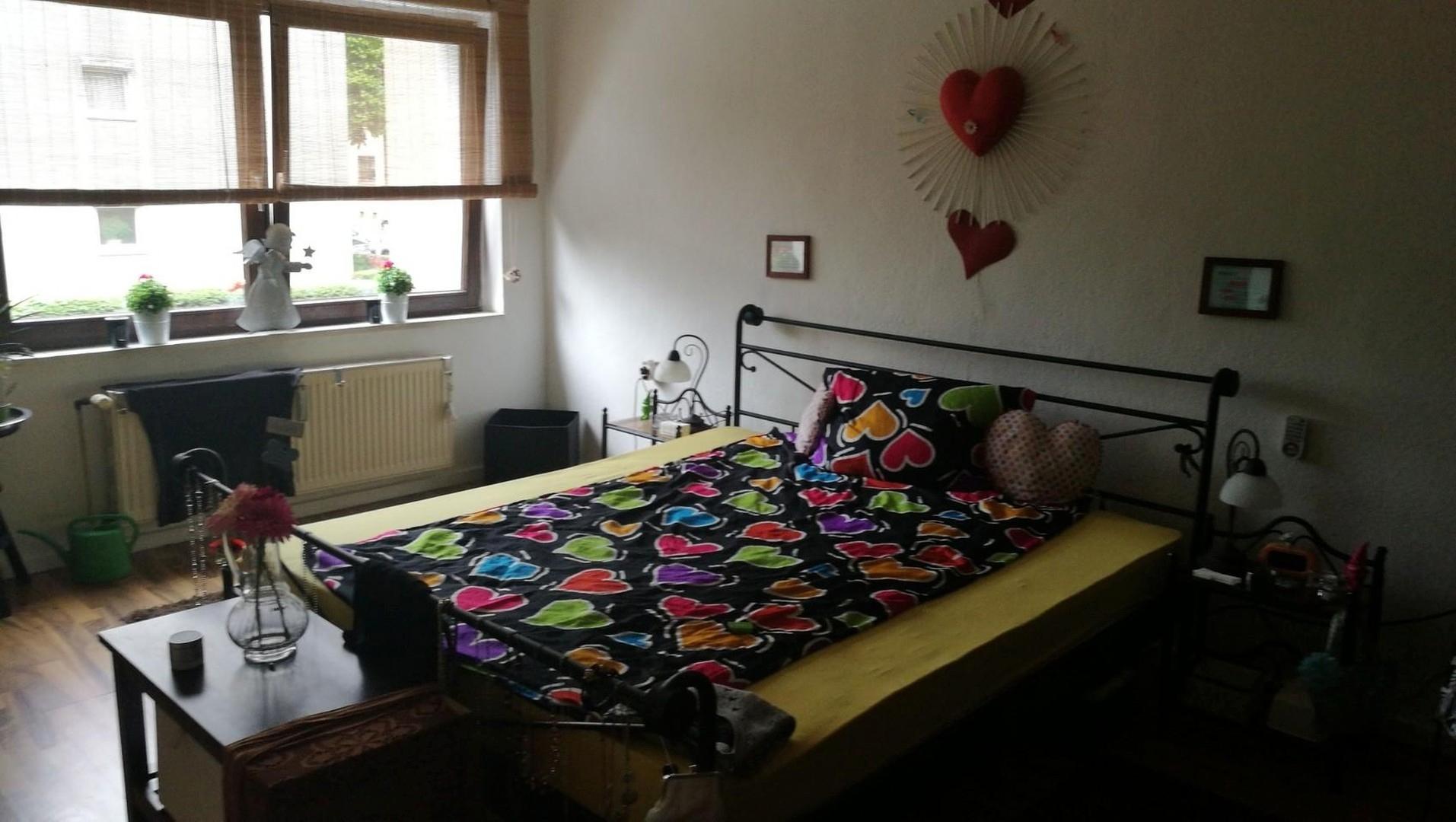 EG links, Schlafzimmer