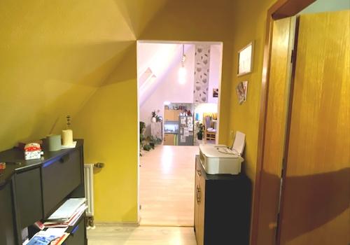 Vorraum Flur mit Blick ins Wohnzimmer