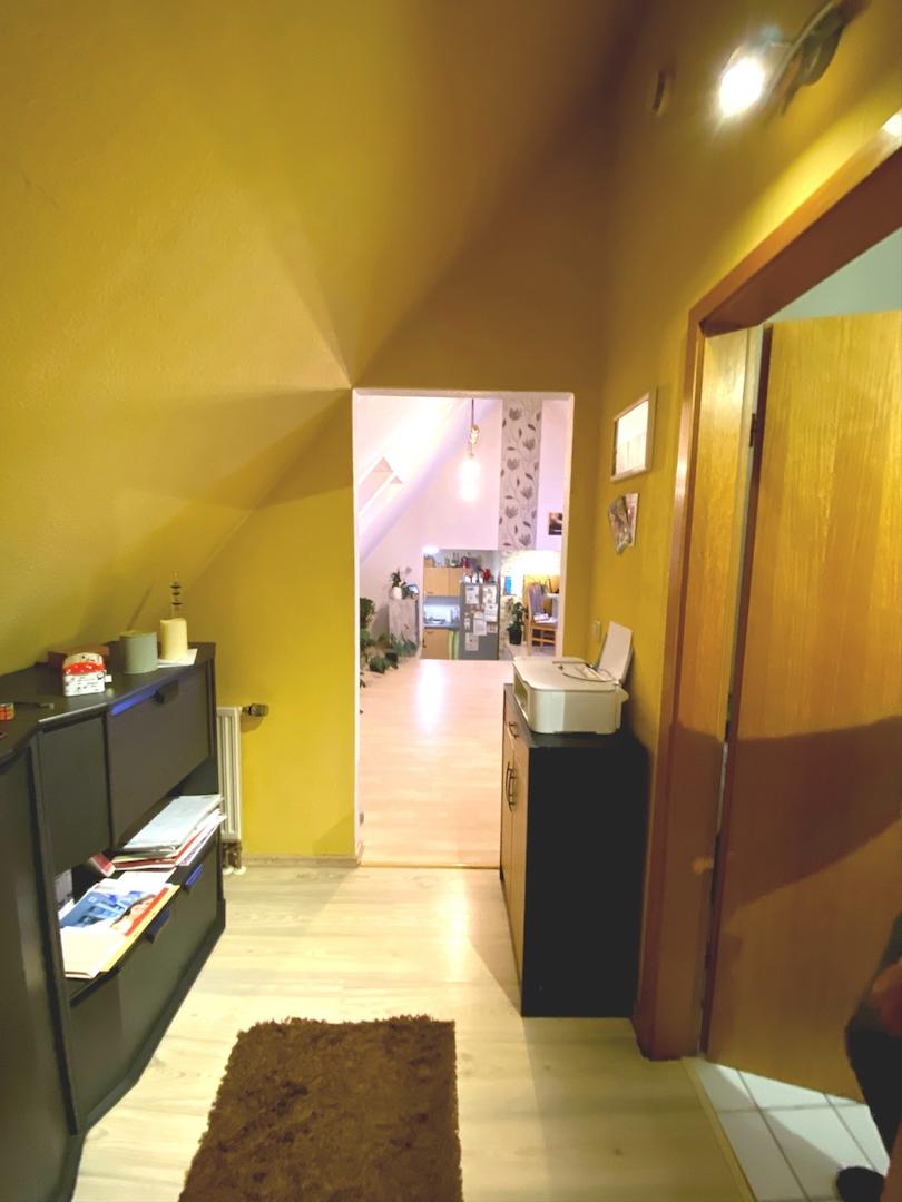 Vorraum Flur mit Blick ins Wohnzimmer