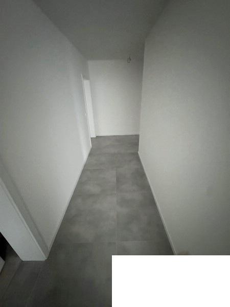 24 Flur im EG zu den WE 1 + 2
