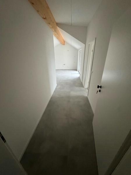 26 Flur im DG von Wohnungstür her