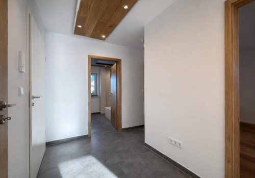 Flur Blick Badezimmer