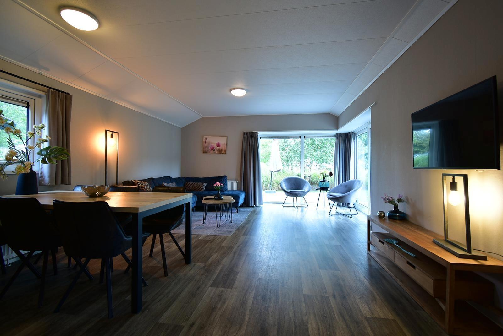 kaufen-chalet-biddinghuizen-wohnzimmer-interieur-recreatieadviseurs-vakantiehuistekoop-nl.jpg