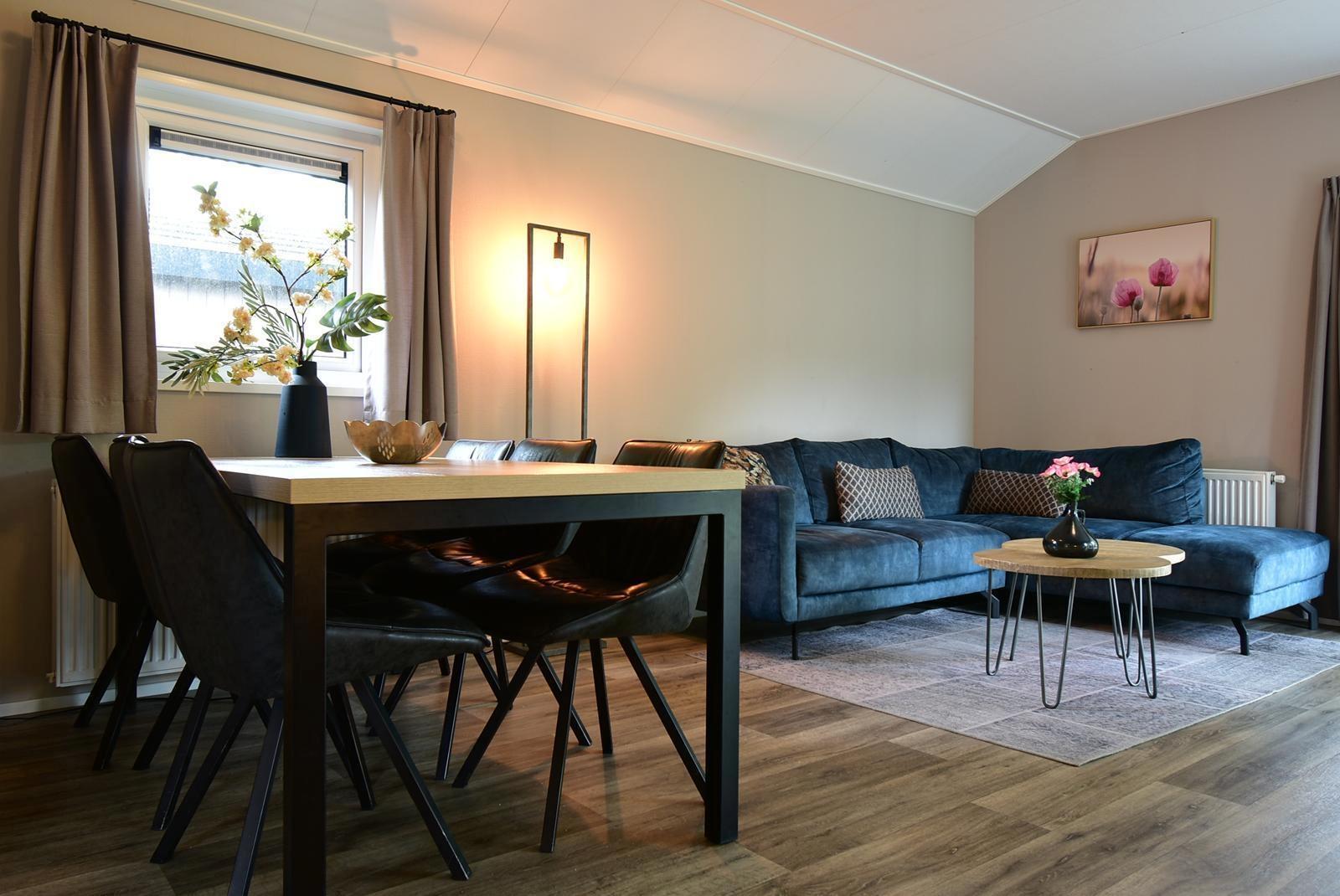 kaufen-chalet-biddinghuizen-essbereich-wohnzimmer-detail-recreatieadviseurs-vakantiehuistekoop-nl.jpg