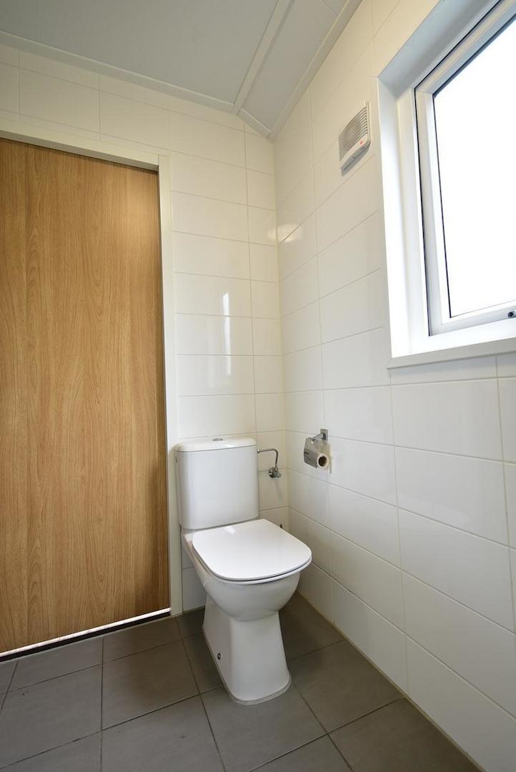 kaufen-chalet-biddinghuizen-badezimmer-toilette-recreatieadviseurs-vakantiehuistekoop-nl.jpg