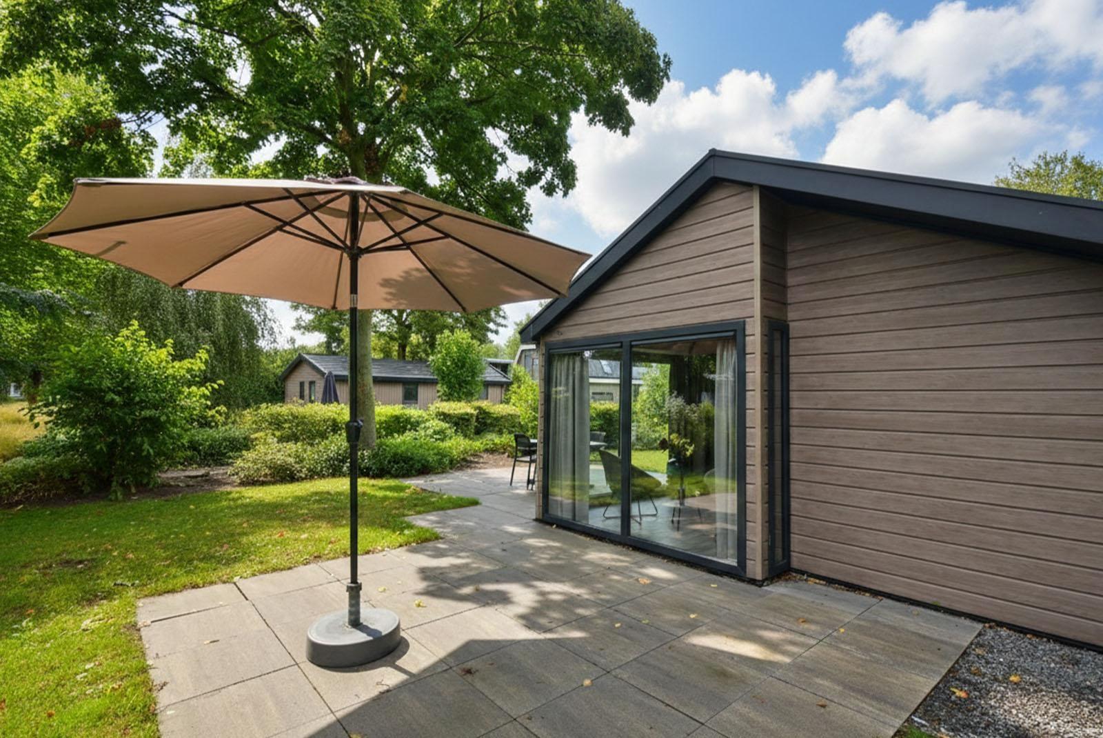 kaufen-chalet-biddinghuizen-zweite-terrasse-garten-recreatieadviseurs-vakantiehuistekoop-nl.jpg