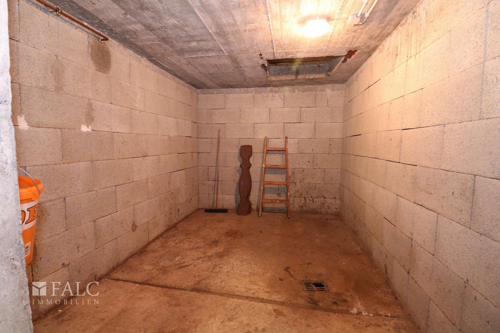 UG Holzabwurf Garage