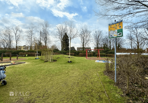 Spielplatz in 50m Entfernung 