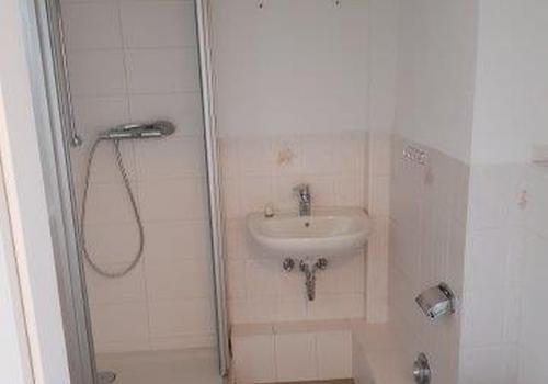 Separate Dusche und WC