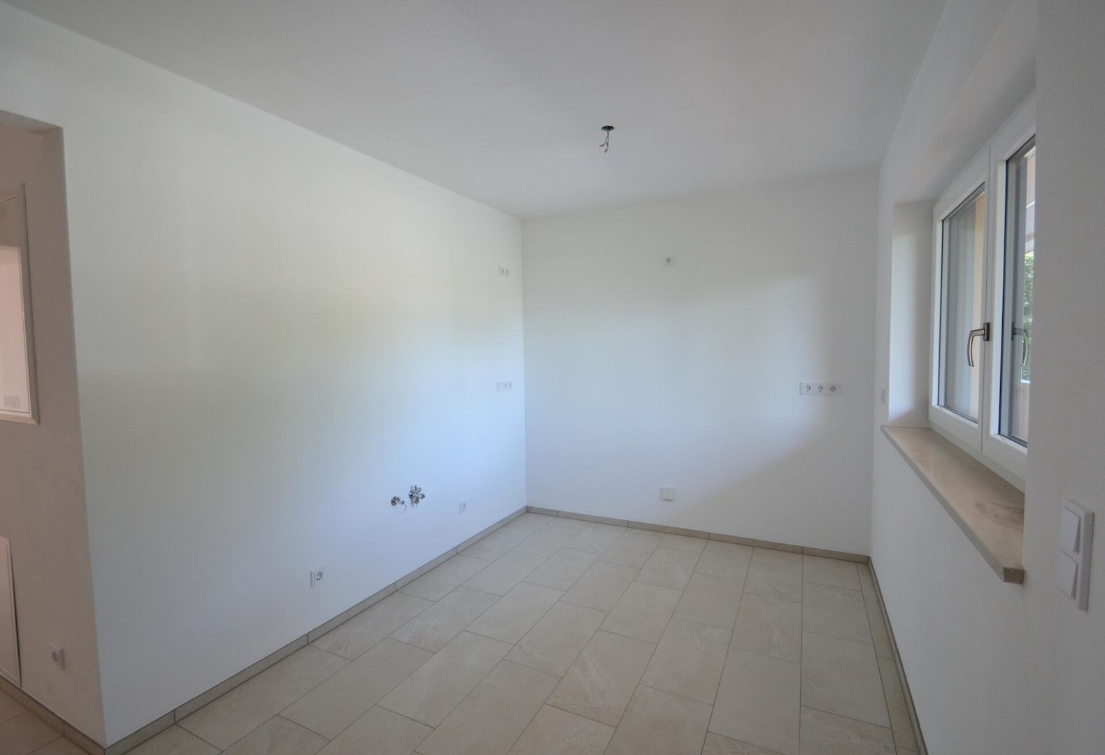 Geräumige Küche mit Essplatz 